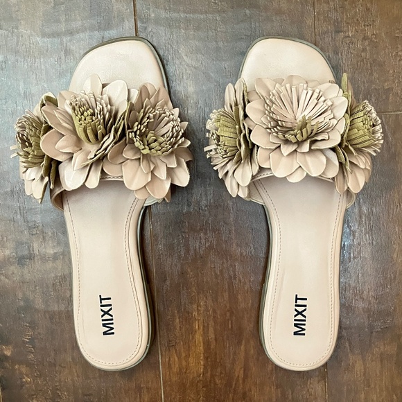 Woman's slide sandals 3D flower appliqué Size 6.5 - Picture 3 of 4